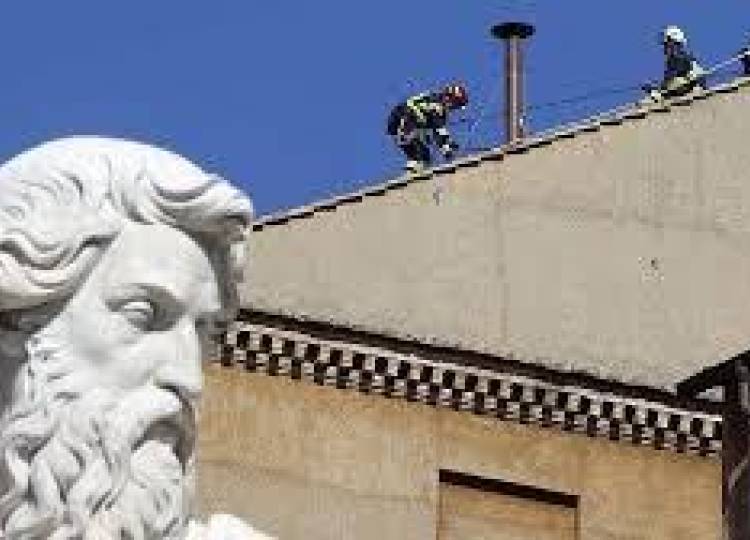 El complejo proceso para crear humo negro o blanco durante el cónclave en el Vaticano