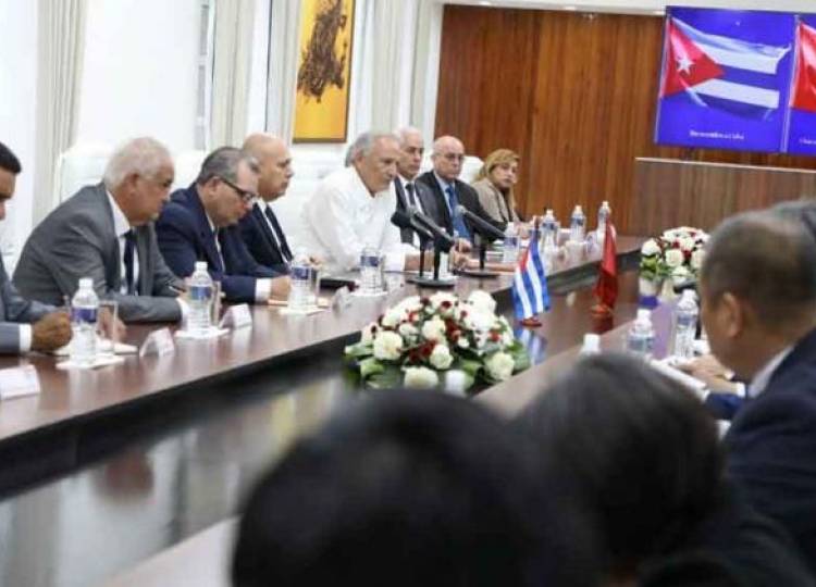 nauguran VI Seminario Teórico Interpartidista Cuba y Vietnam