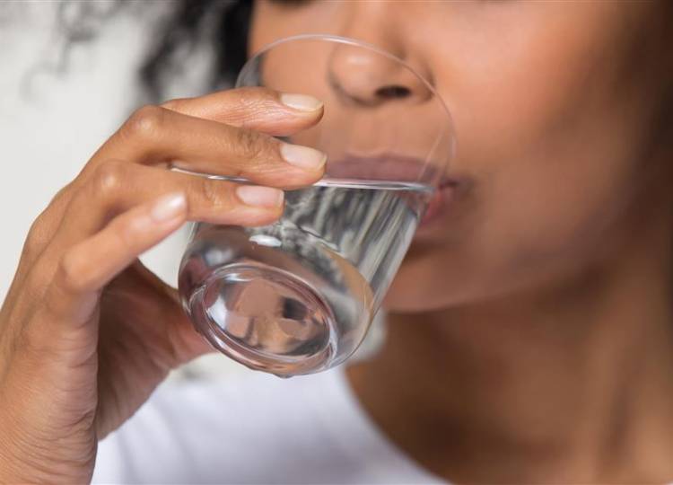  Beber agua reduce riesgo de accidente cerebrovascular, según estudio