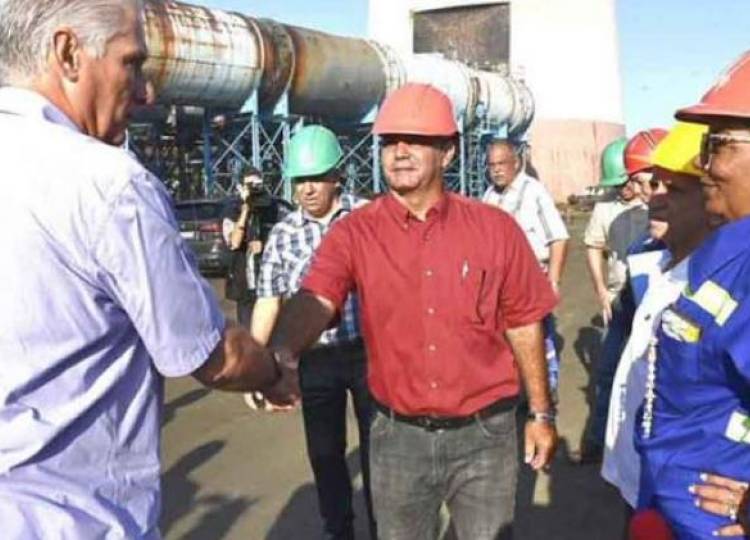 Presidente de Cuba visita termoeléctrica de Mayabeque