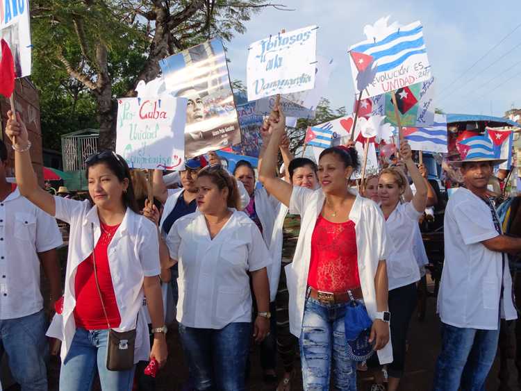 Trabajadores de Salud en el 1ro de Mayo.