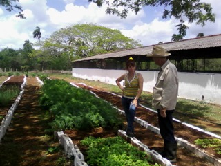 Máxima autoridad política en Sierra de Cubitas visita Finca Pica Pica./Foto: Autora